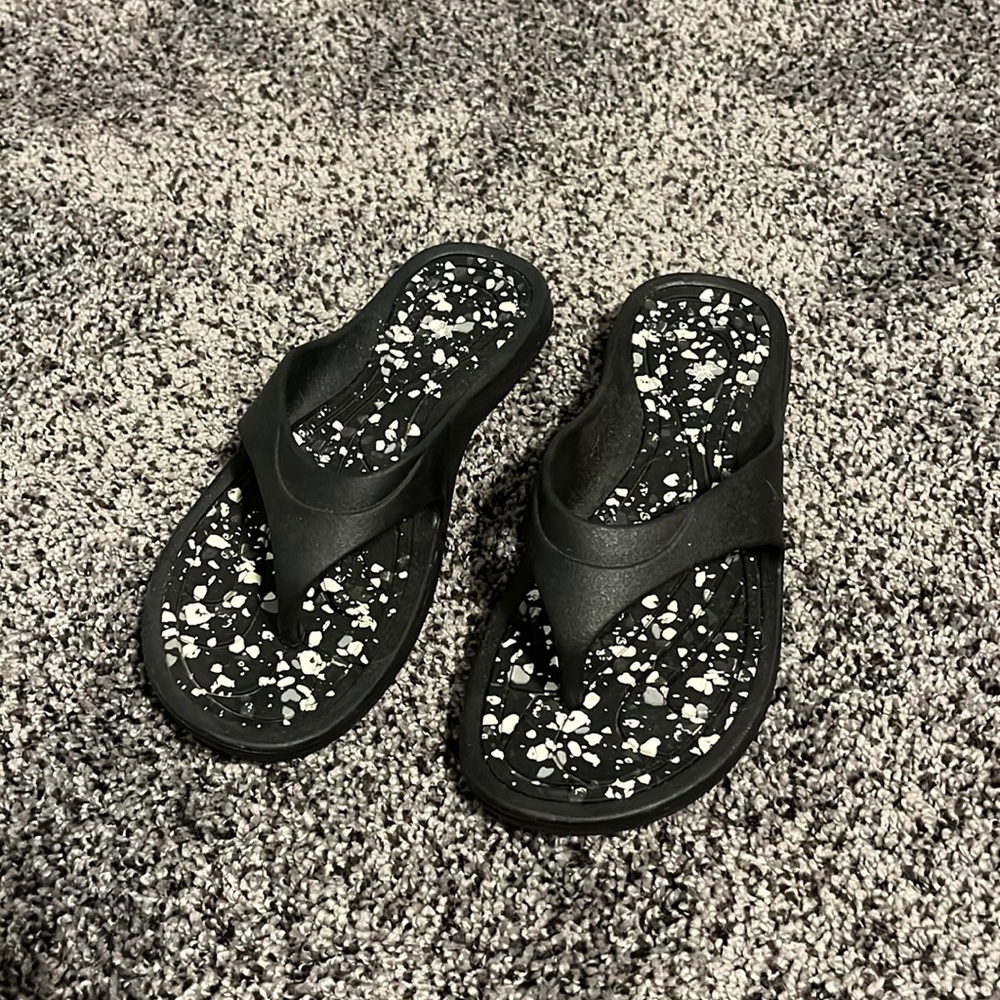 TekGear women’s flip flops size 5/6